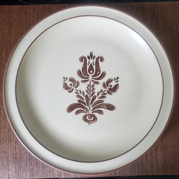 Pfaltzgraff Village Pattern Replacement Dinner Plate - Picture 1 of 2